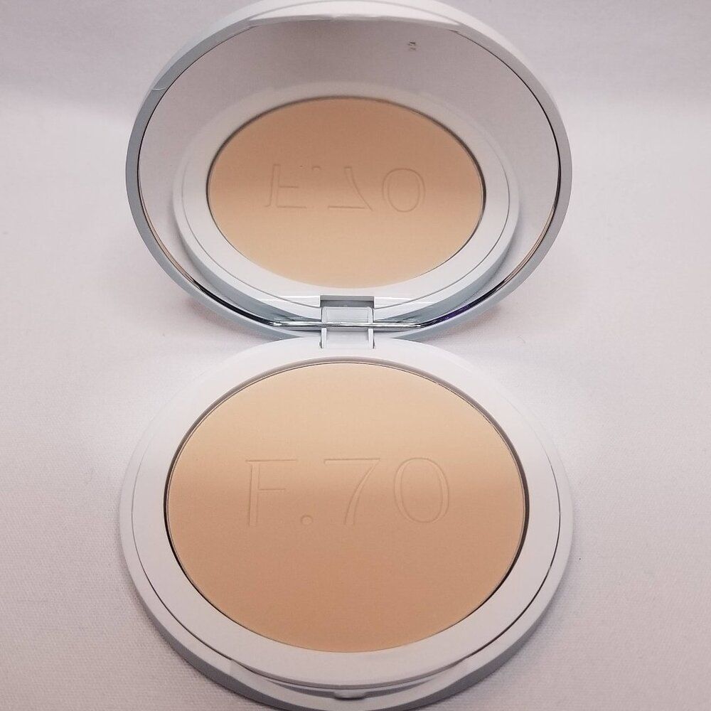 Flyte.70 - The Final Act Lucid Finishing Powder in Holiday